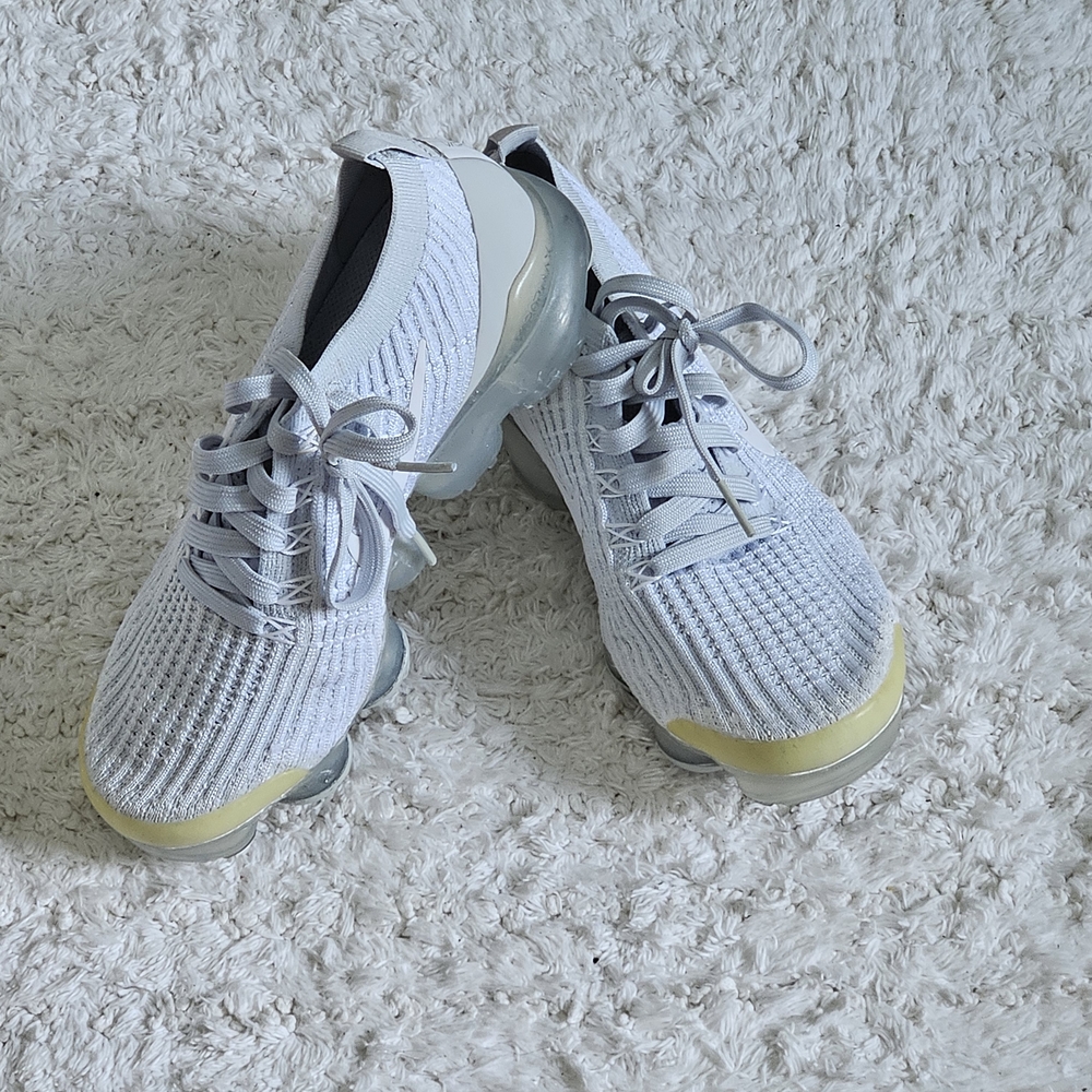 Nike White Sneakers Modern Knit Design